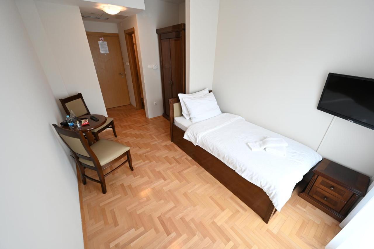 Hotel "Jkc Banja Luka" Екстериор снимка