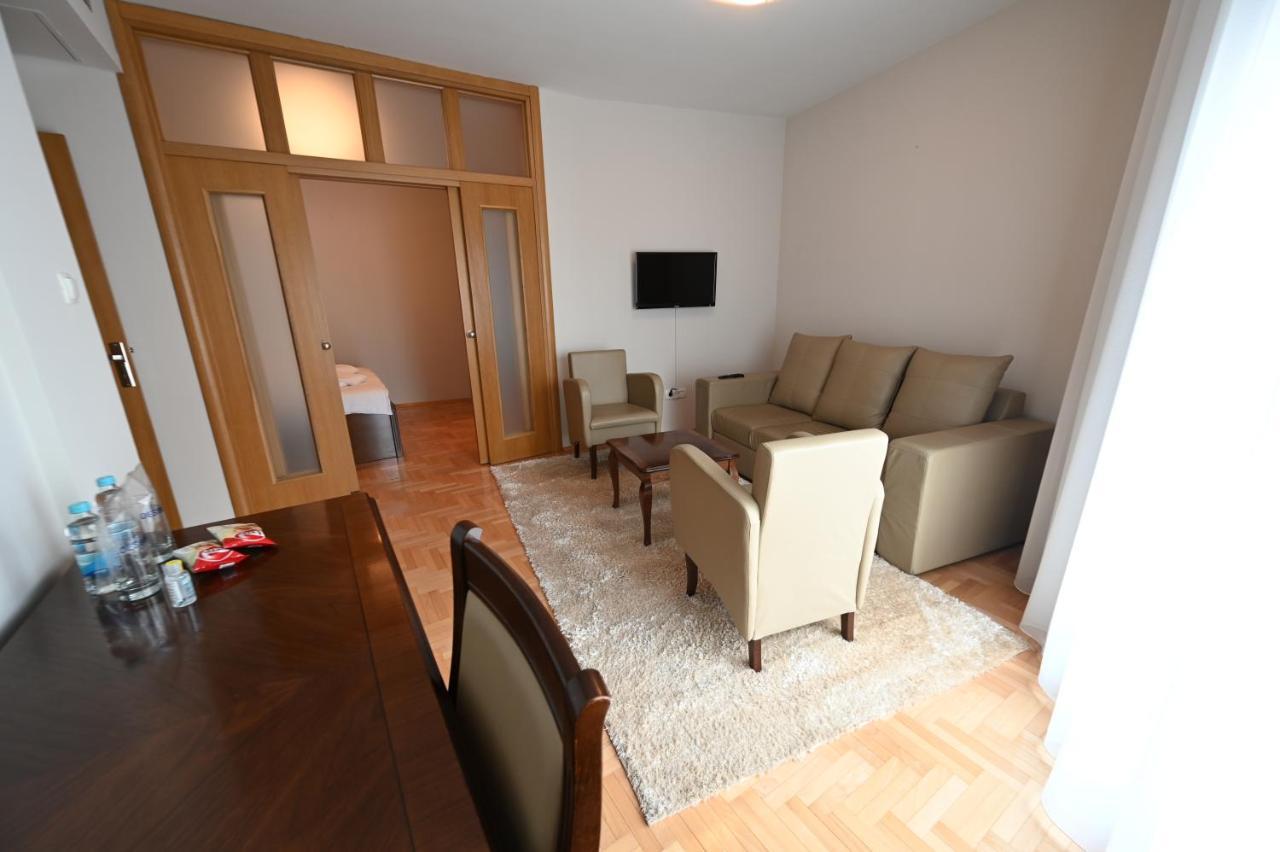 Hotel "Jkc Banja Luka" Екстериор снимка